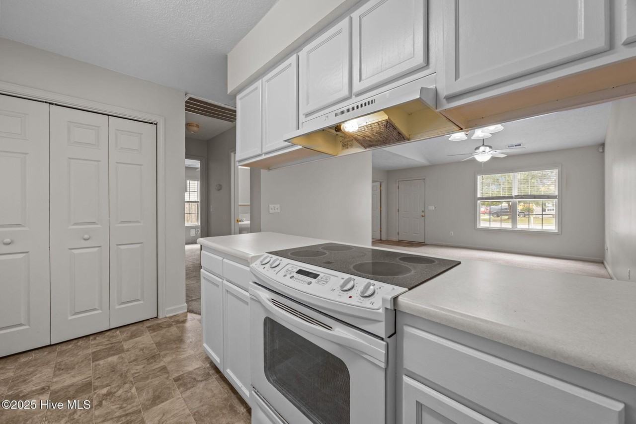 105 Providence Dr - Photo 7 of 23