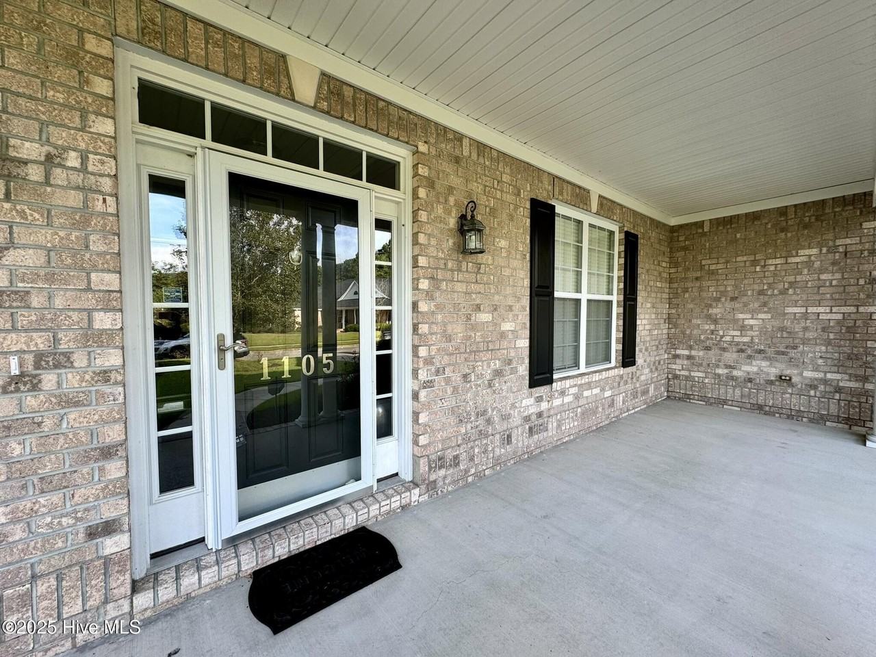 1105 Wyland Ct - Photo 2 of 15