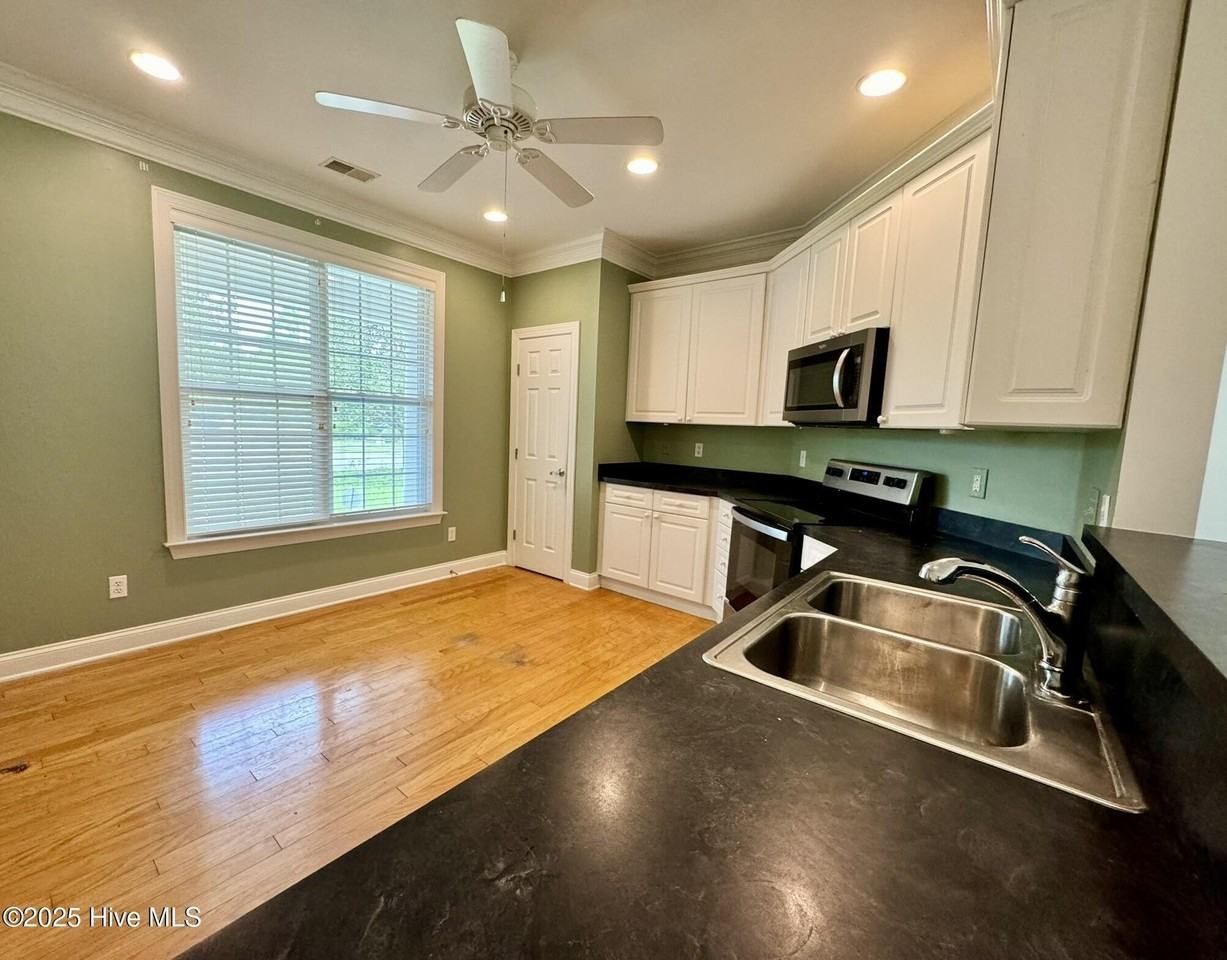 1105 Wyland Ct - Photo 4 of 15