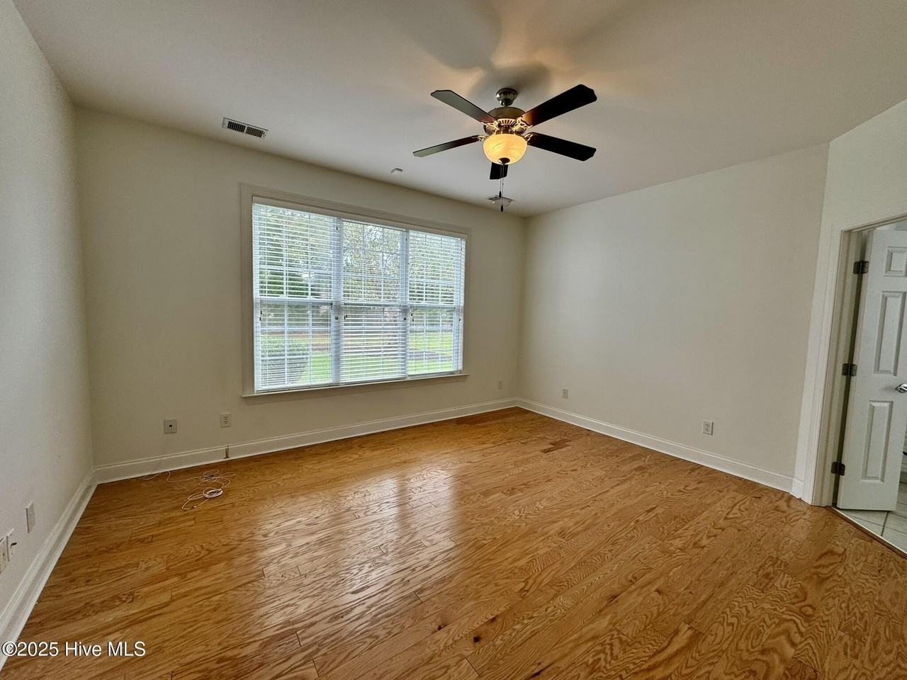 1105 Wyland Ct - Photo 5 of 15