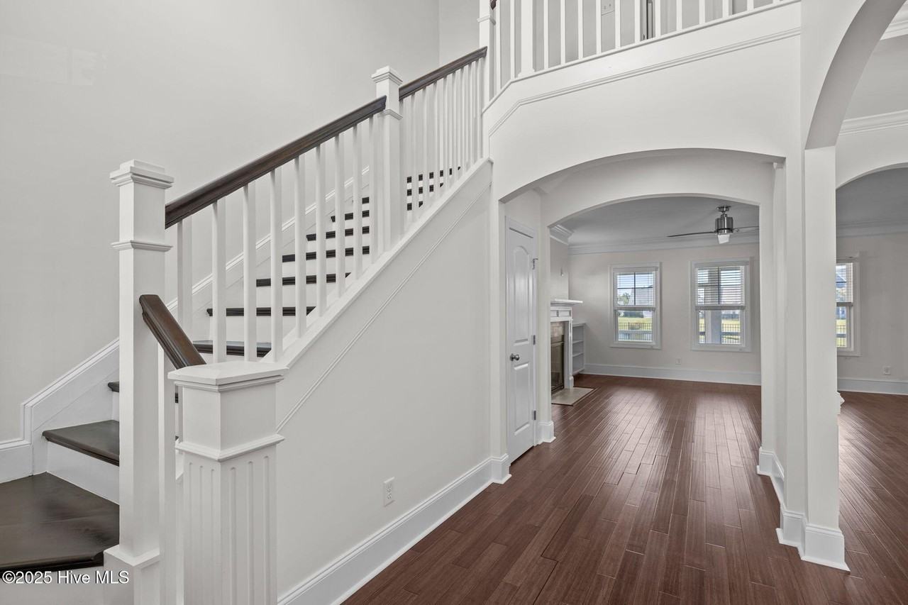 301 Lanyard Dr - Photo 5 of 50