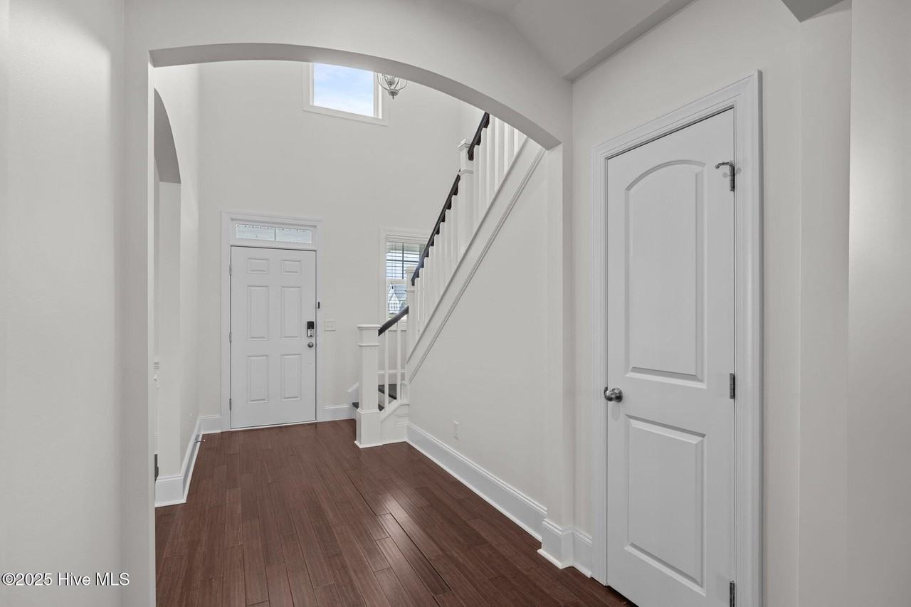 301 Lanyard Dr - Photo 6 of 50