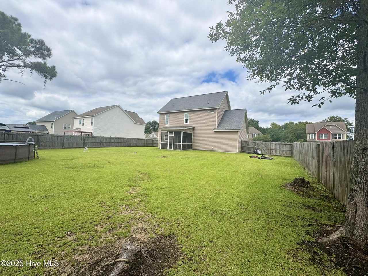 219 Hidden Oaks Dr - Photo 3 of 28