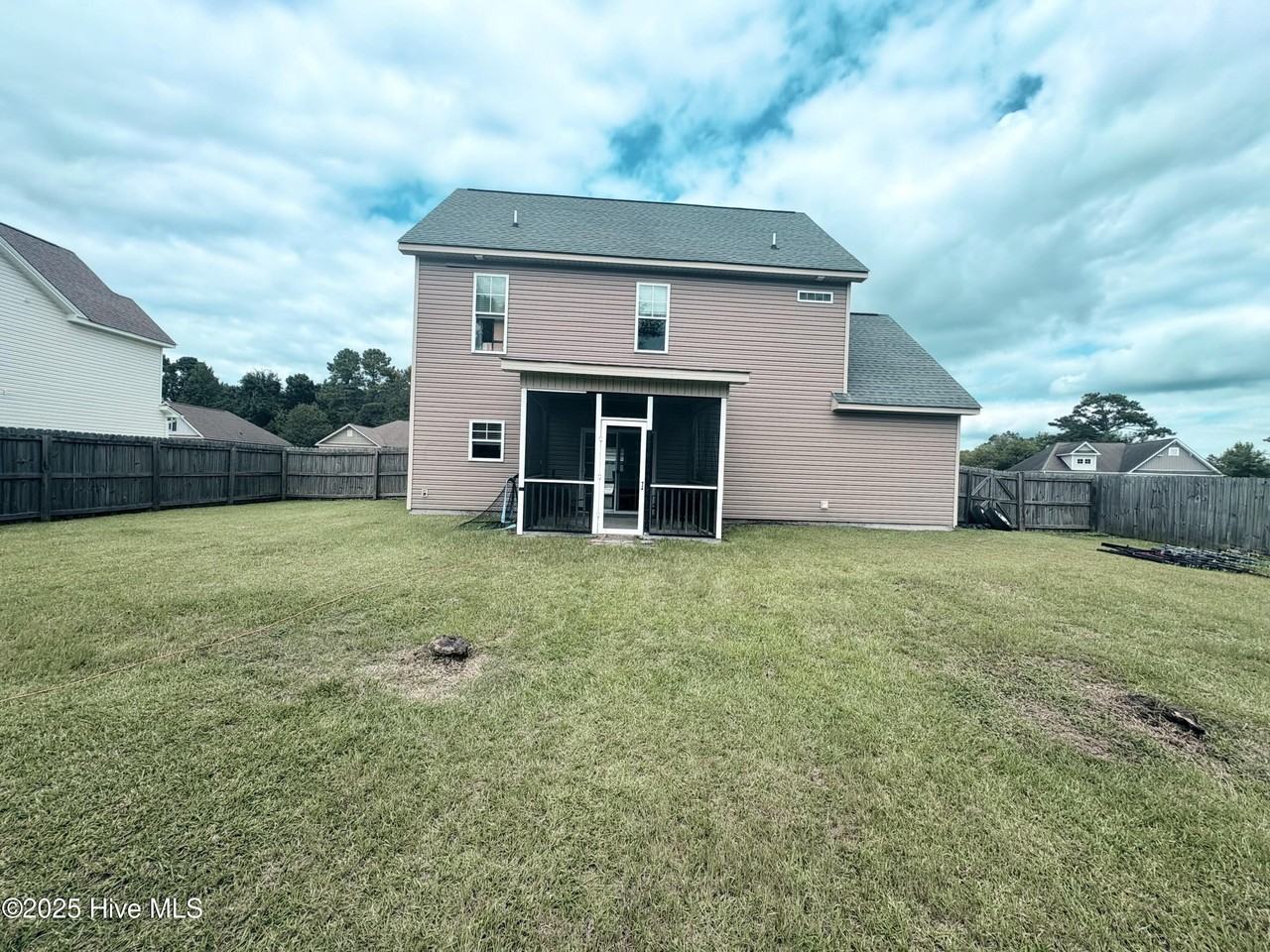 219 Hidden Oaks Dr - Photo 5 of 28