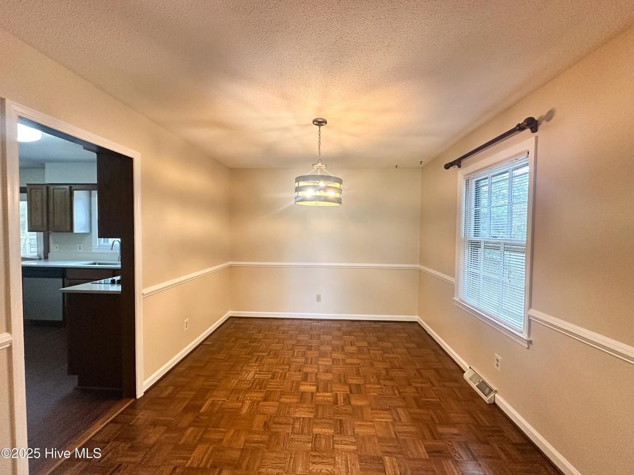 421 Windward Drive - Photo 3 of 27