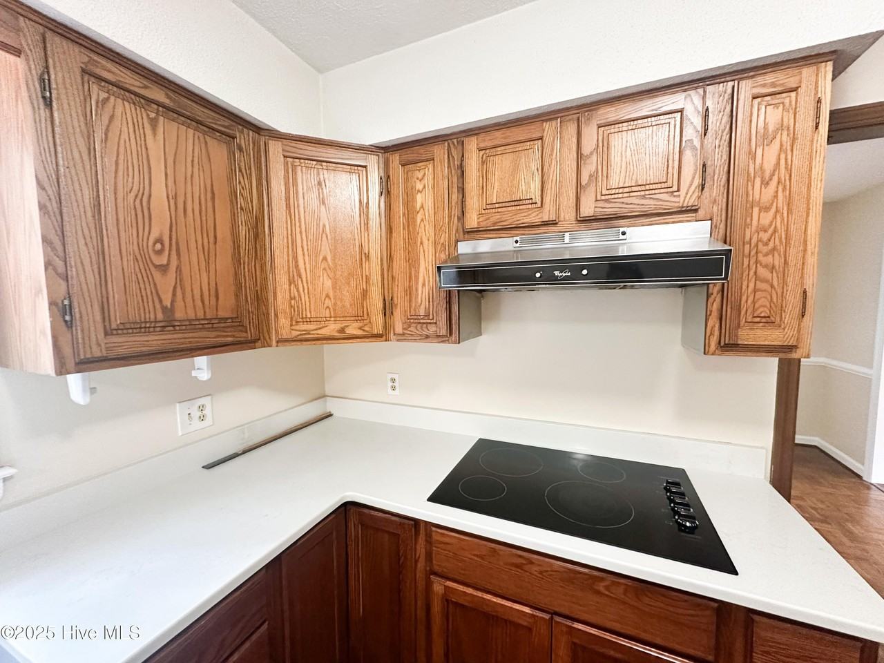 421 Windward Drive - Photo 5 of 27