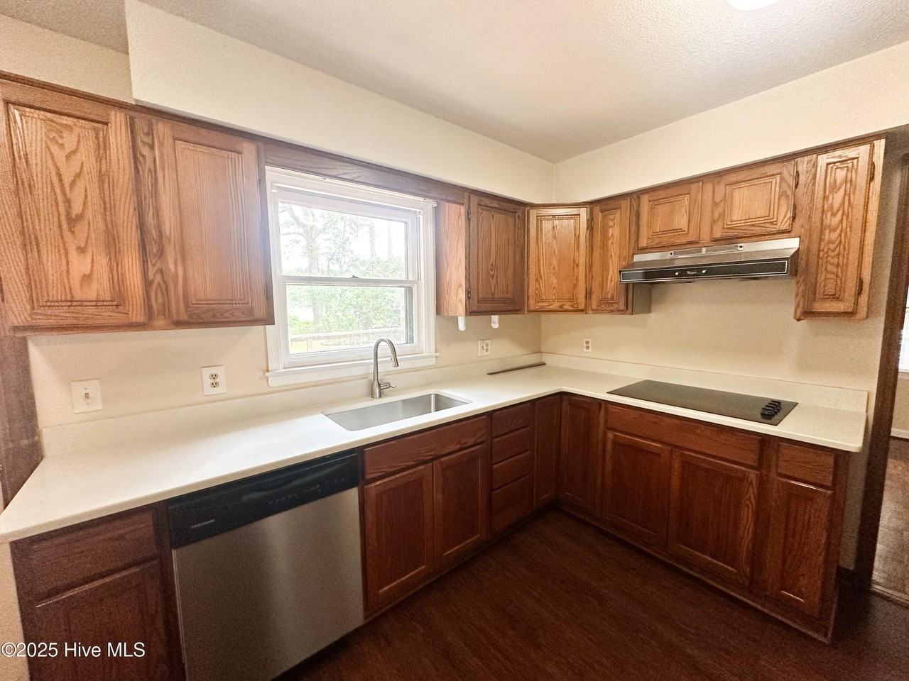 421 Windward Drive - Photo 7 of 27