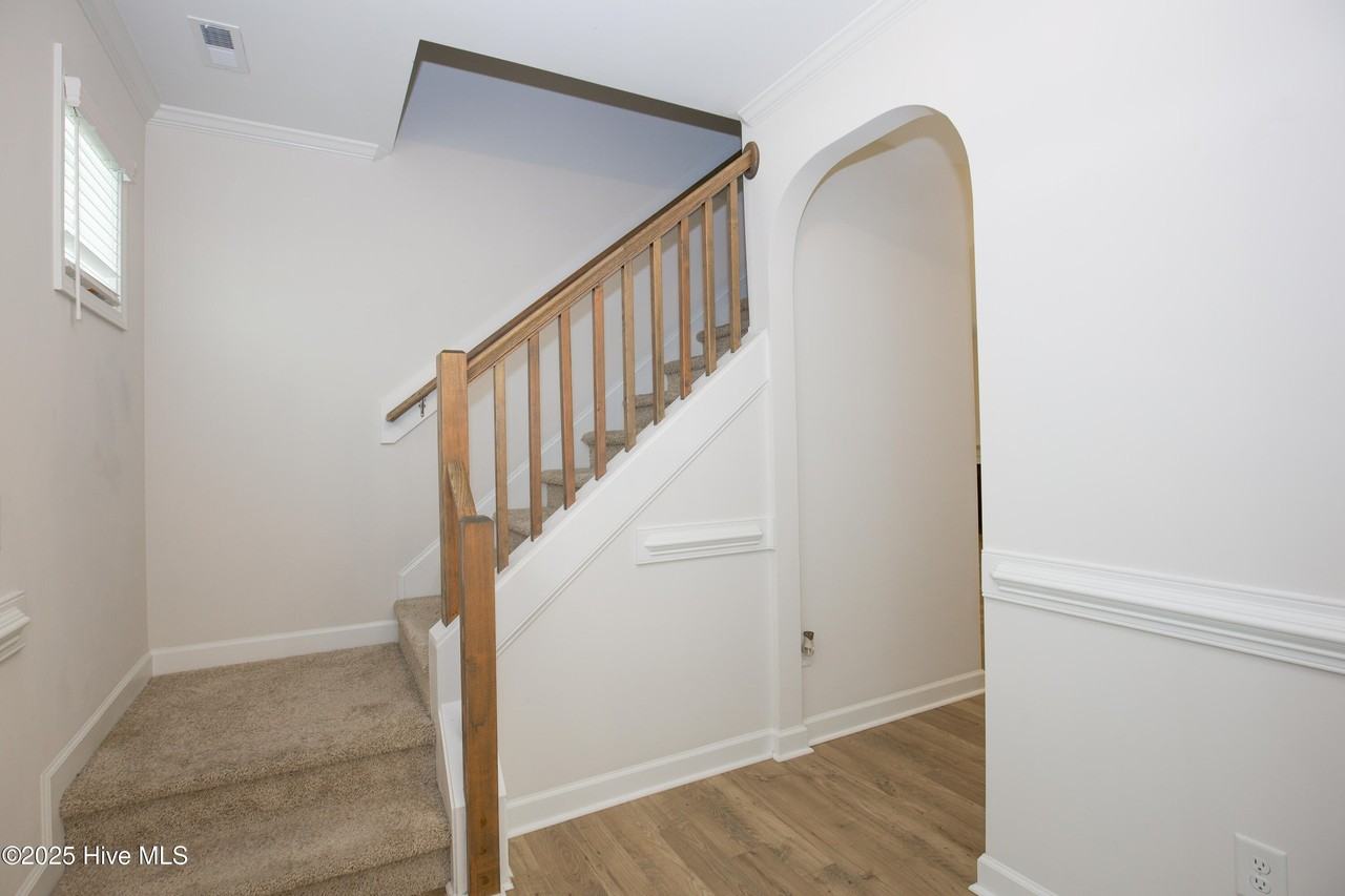 1170 Camellia Dr - Photo 7 of 50