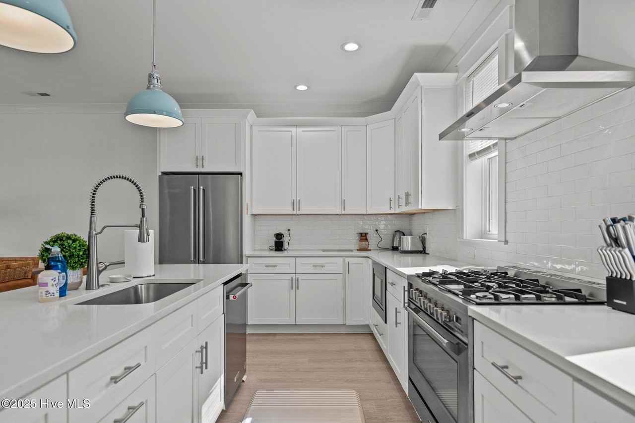 1622 Swordfish Ln Unit 1 #1 - Photo 3 of 34