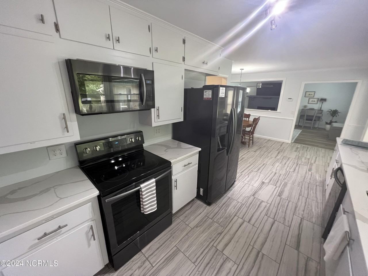 518 Rose Ave - Photo 4 of 12