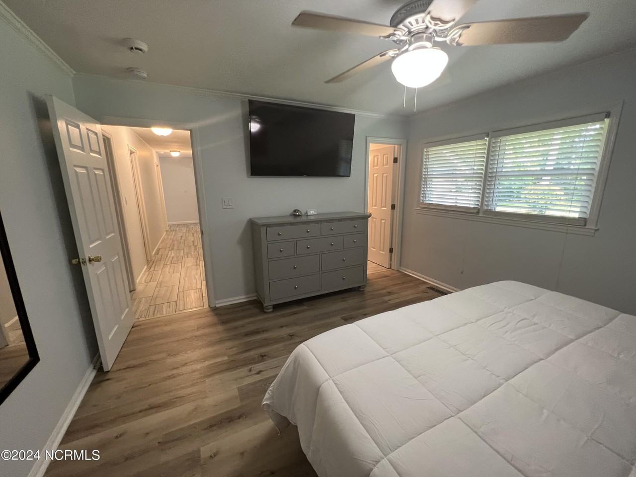 518 Rose Ave - Photo 7 of 12