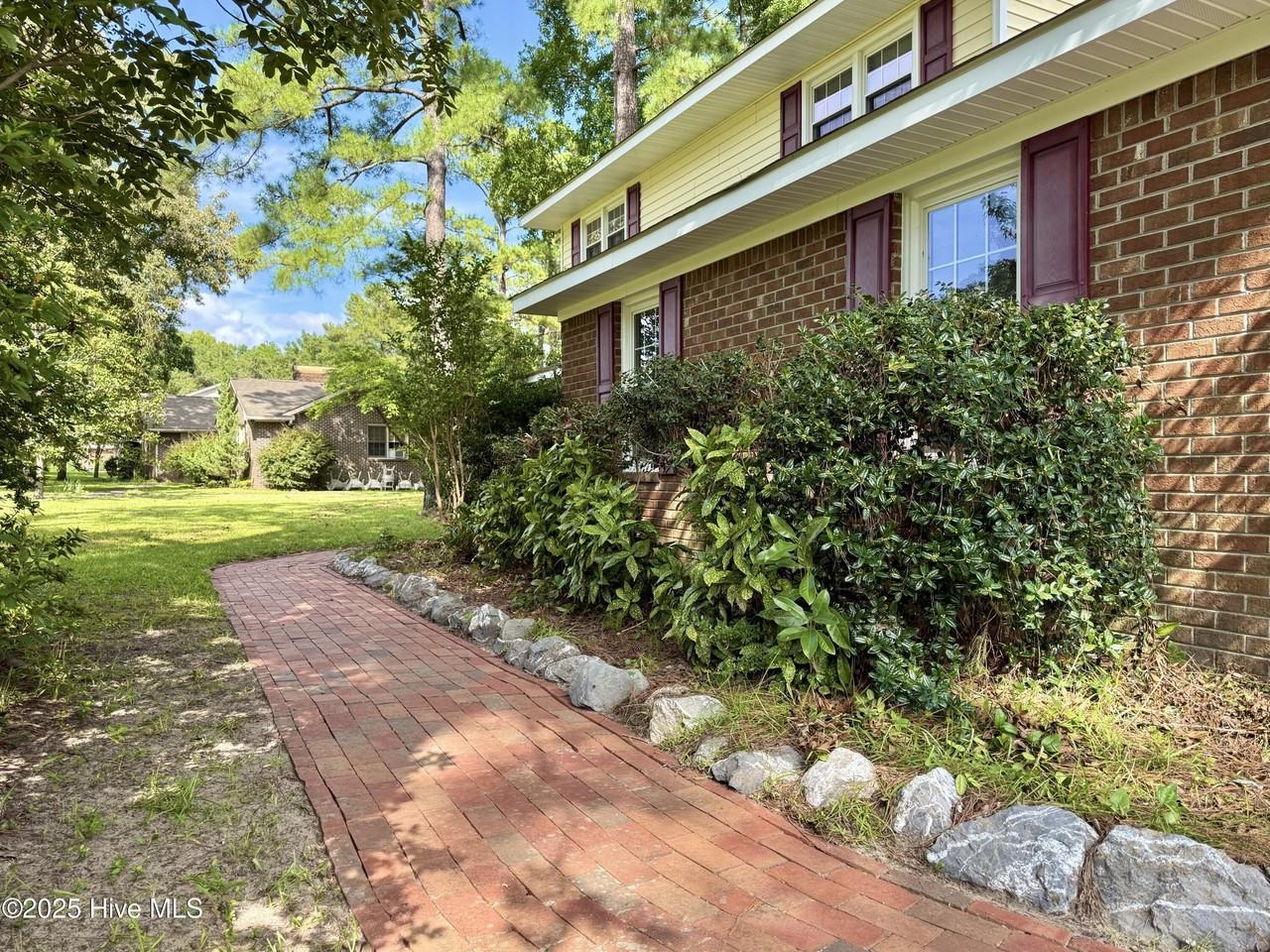 502 Plantation Dr - Photo 2 of 24