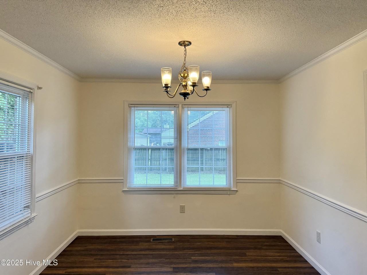 502 Plantation Dr - Photo 5 of 24