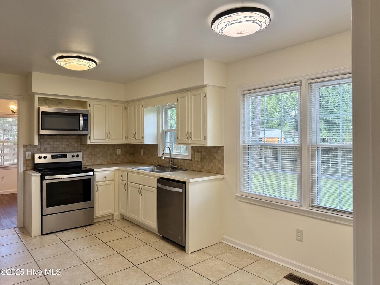 502 Plantation Dr - Photo 7 of 24