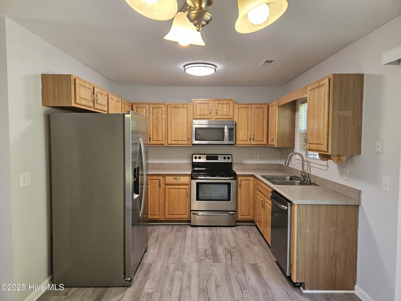 112 Belvedere Dr - Photo 7 of 29