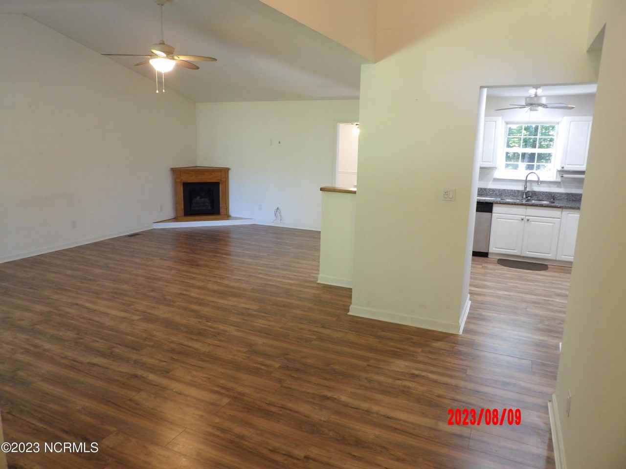 101 Woodcrest Cir - Photo 4 of 21