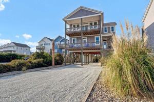 featured image of 3547 Island Dr