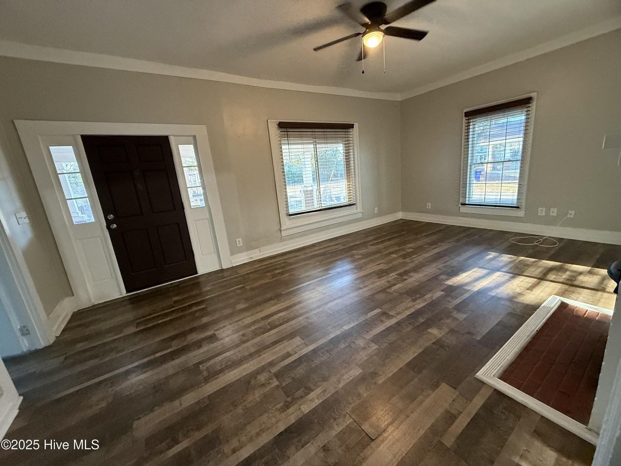 210 Paris Ave - Photo 2 of 13