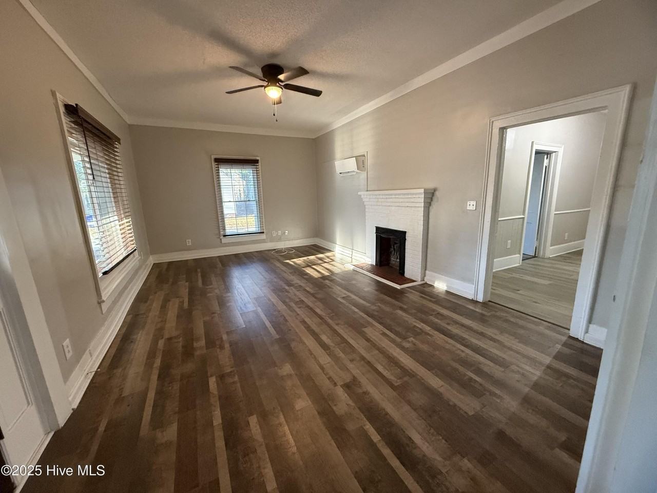 210 Paris Ave - Photo 3 of 13