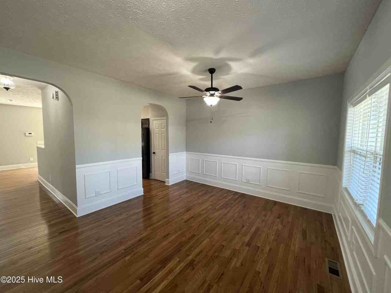 127 Lightwater Drive - Photo 3 of 24