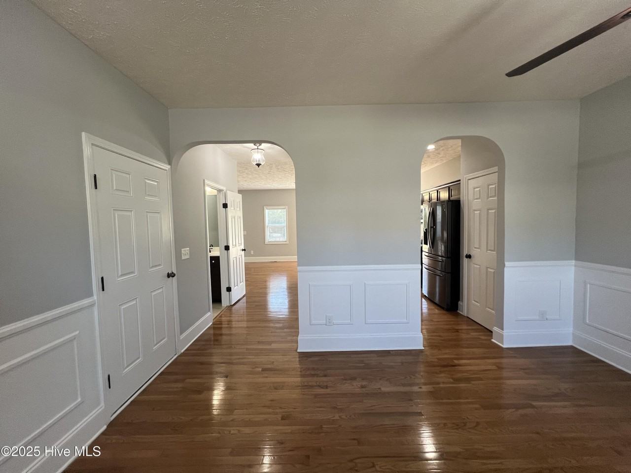 127 Lightwater Drive - Photo 4 of 24