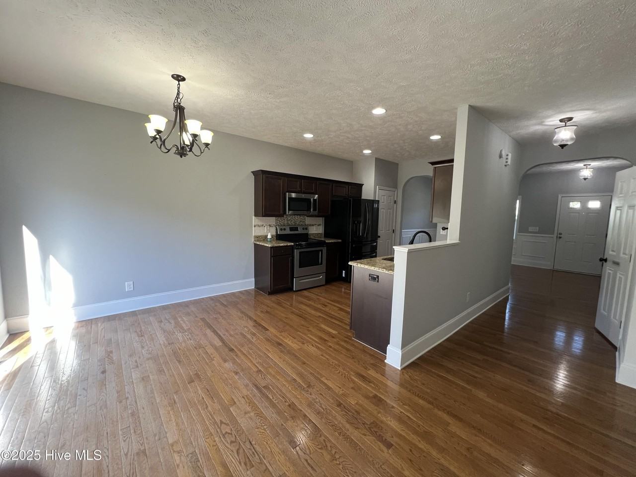 127 Lightwater Drive - Photo 5 of 24