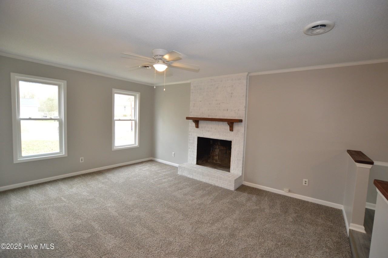 307 Stillwood Dr - Photo 2 of 19