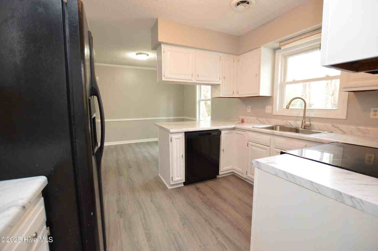 307 Stillwood Dr - Photo 7 of 19