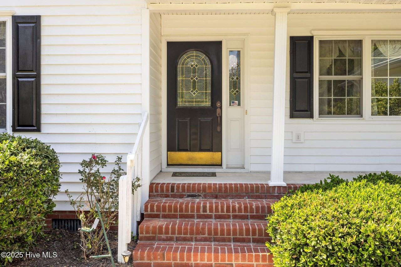 2039 Royal Pines Dr - Photo 2 of 37