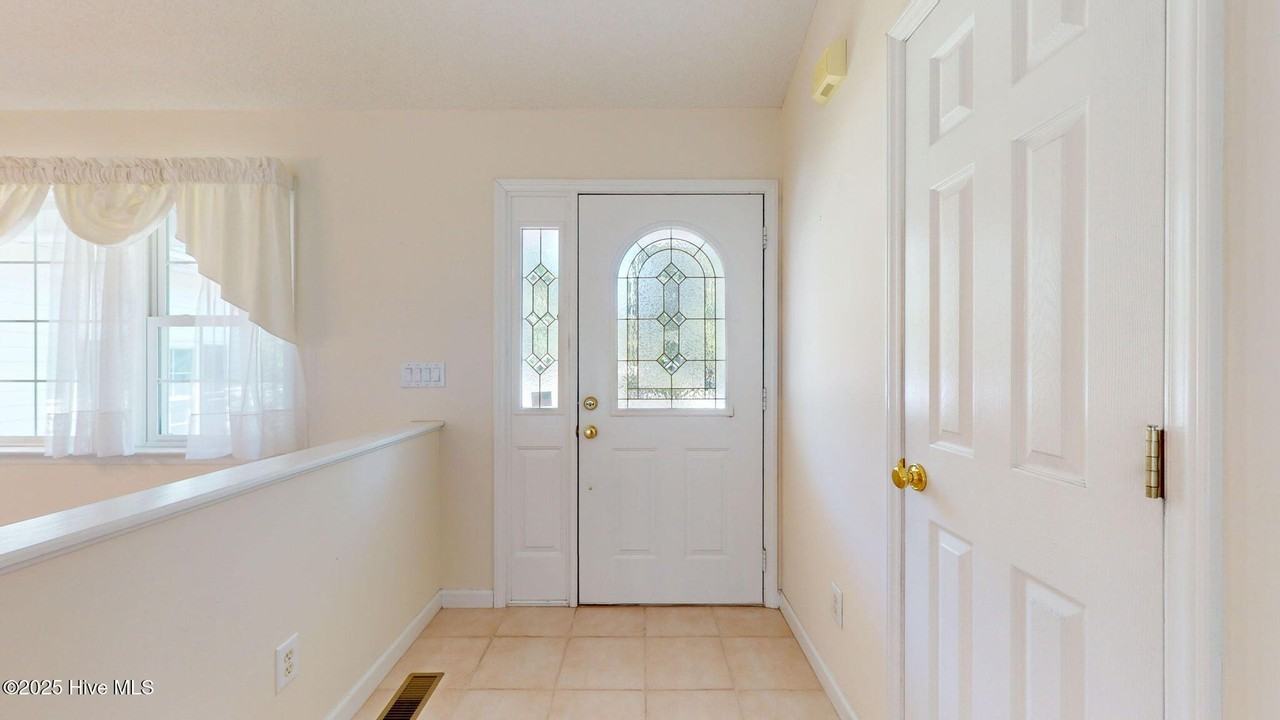 2039 Royal Pines Dr - Photo 4 of 37