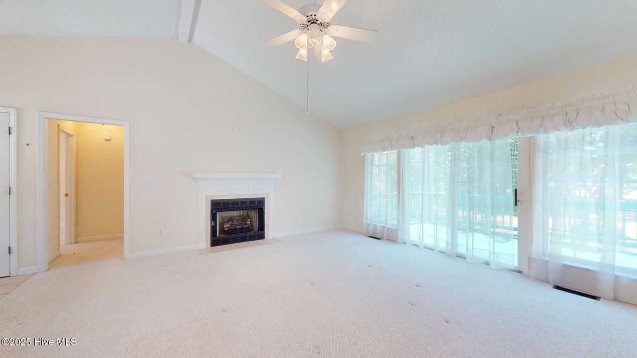 2039 Royal Pines Dr - Photo 6 of 37