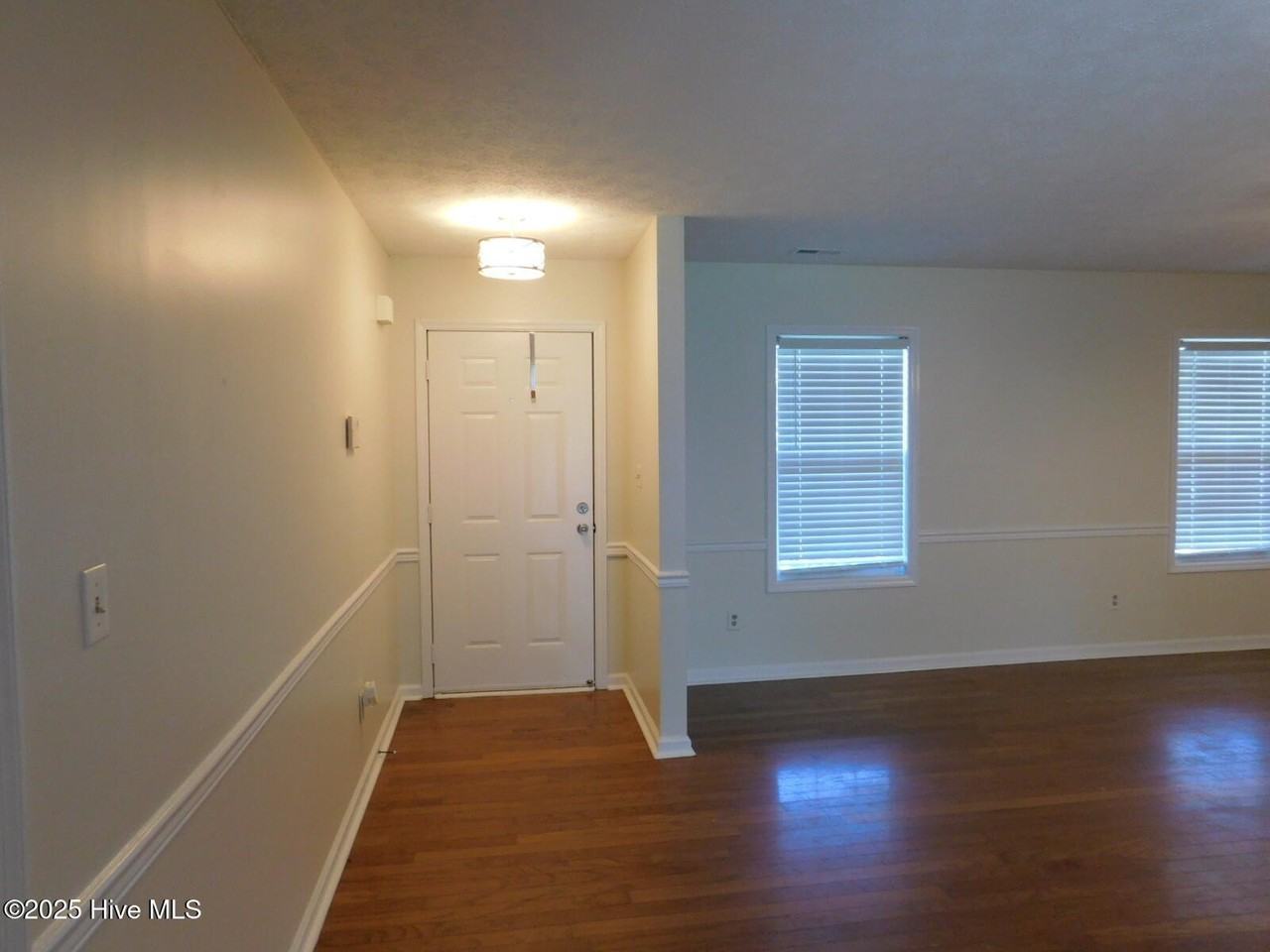 1005 Locust Court - Photo 4 of 29
