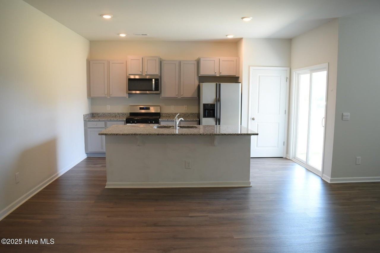 832 Delta Ct - Photo 2 of 25