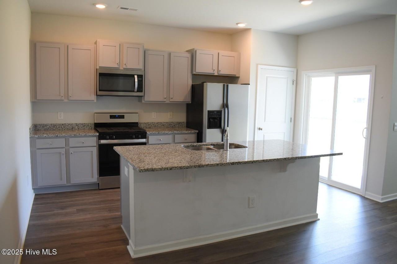 832 Delta Ct - Photo 3 of 25