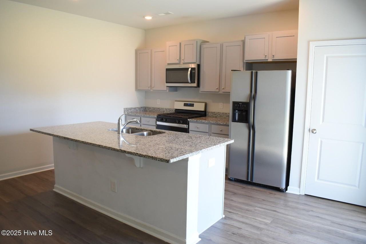 832 Delta Ct - Photo 4 of 25