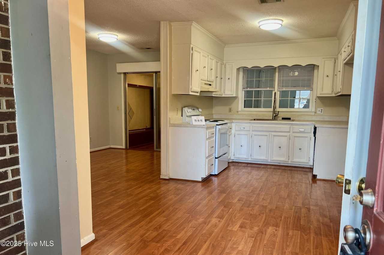 4602 Norwich Rd - Photo 2 of 19