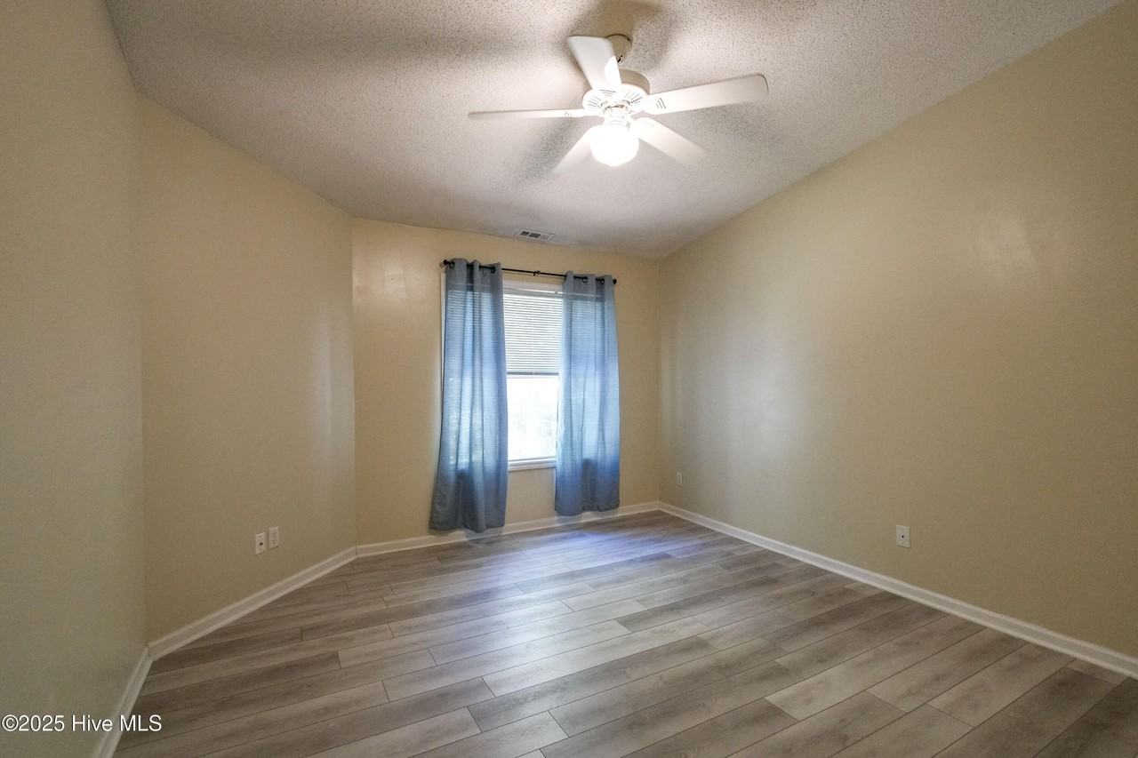 2597 Thackery Rd Apt G #G - Photo 4 of 24