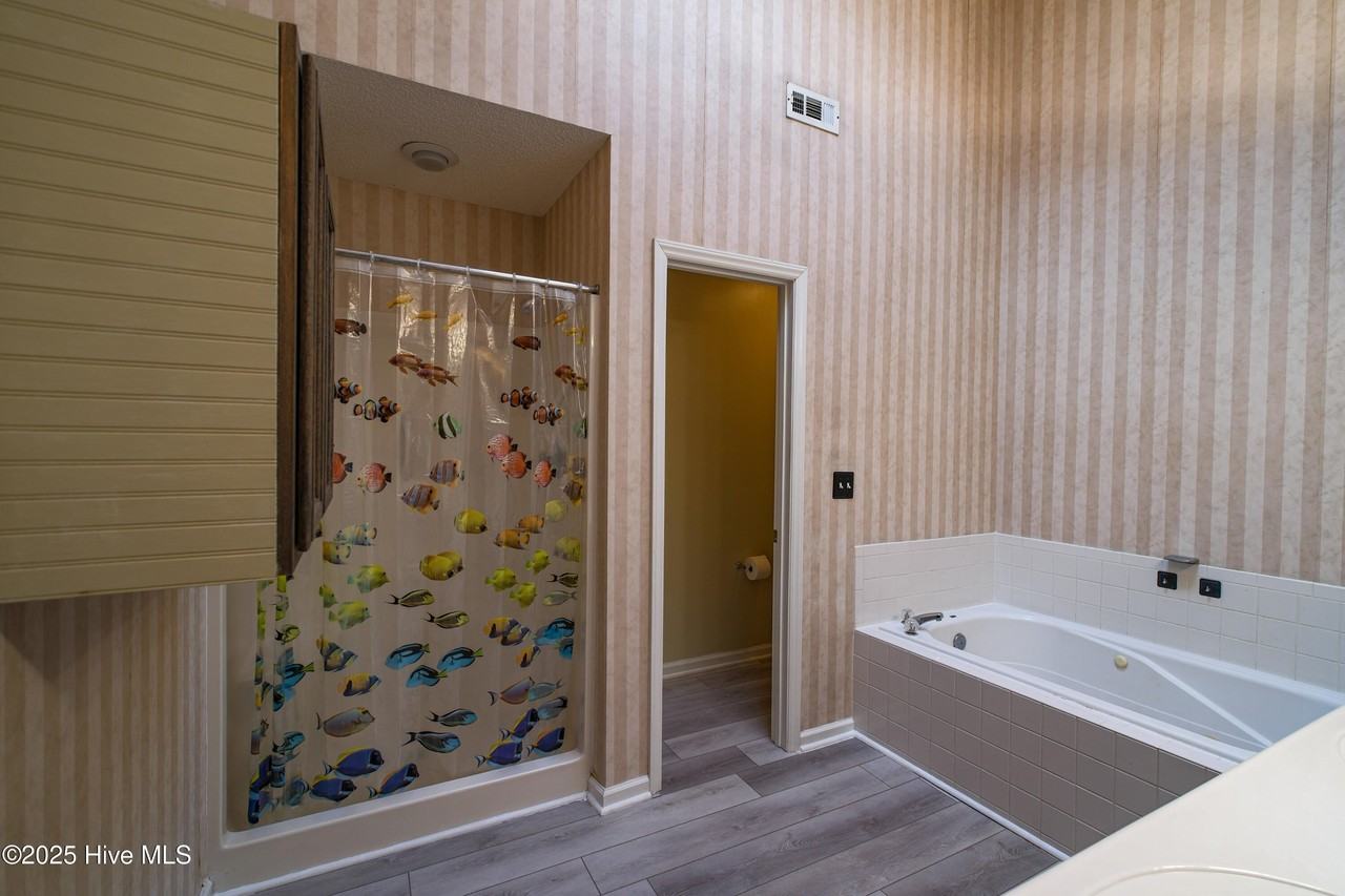 2597 Thackery Rd Apt G #G - Photo 6 of 24