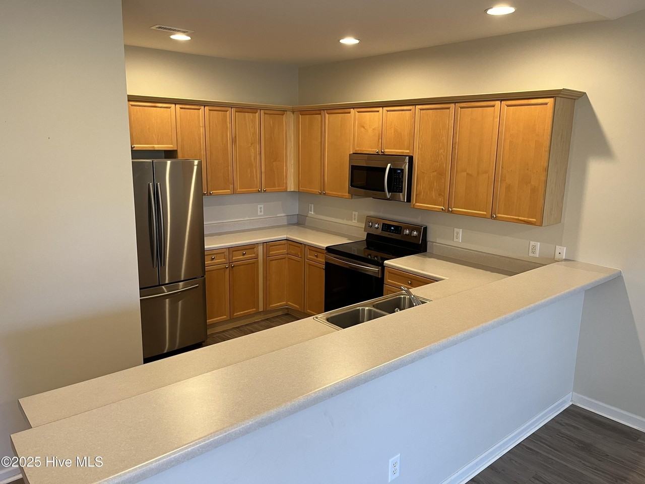 5118 Elton Dr Se - Photo 4 of 16