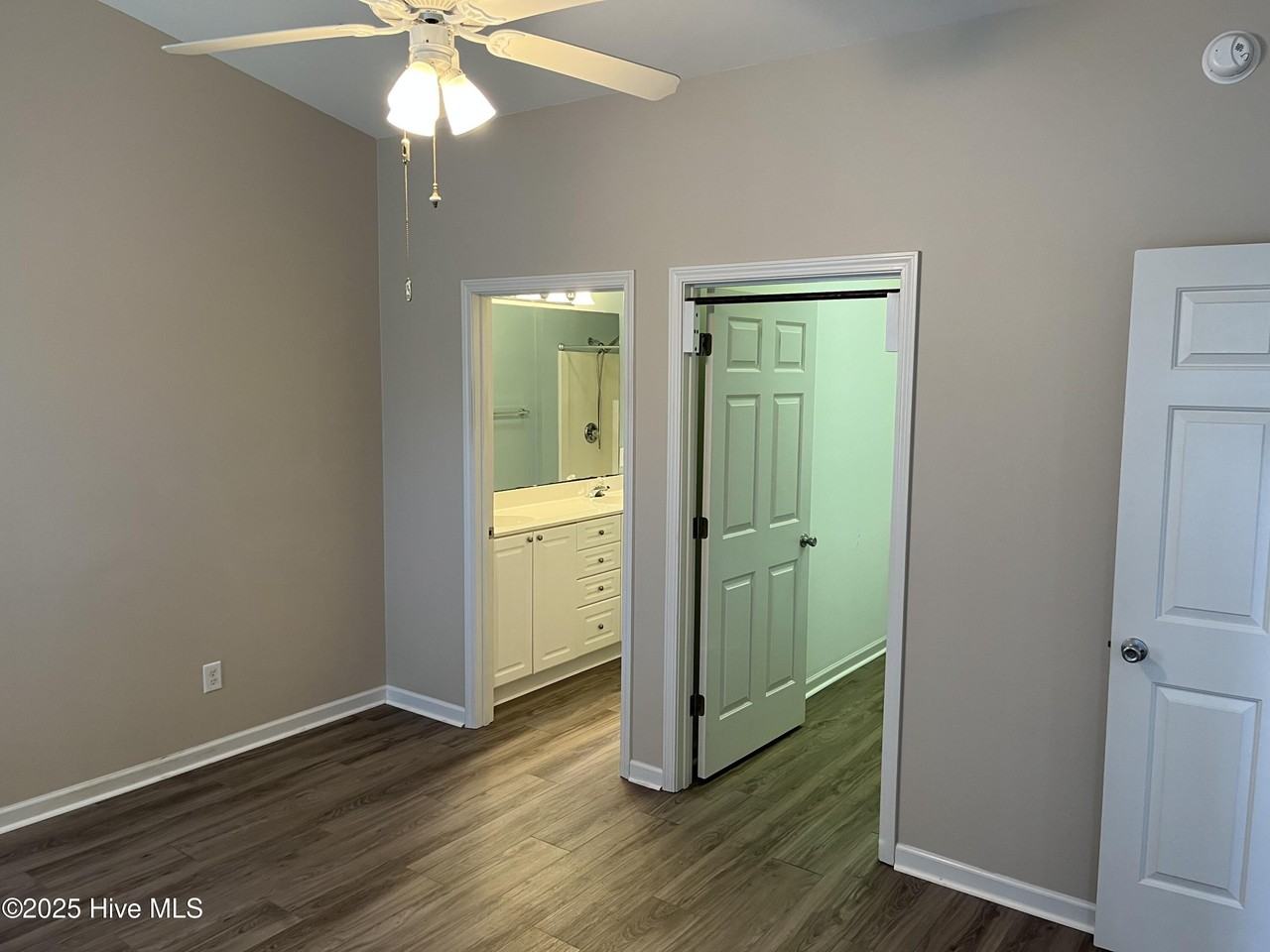 5118 Elton Dr Se - Photo 6 of 16