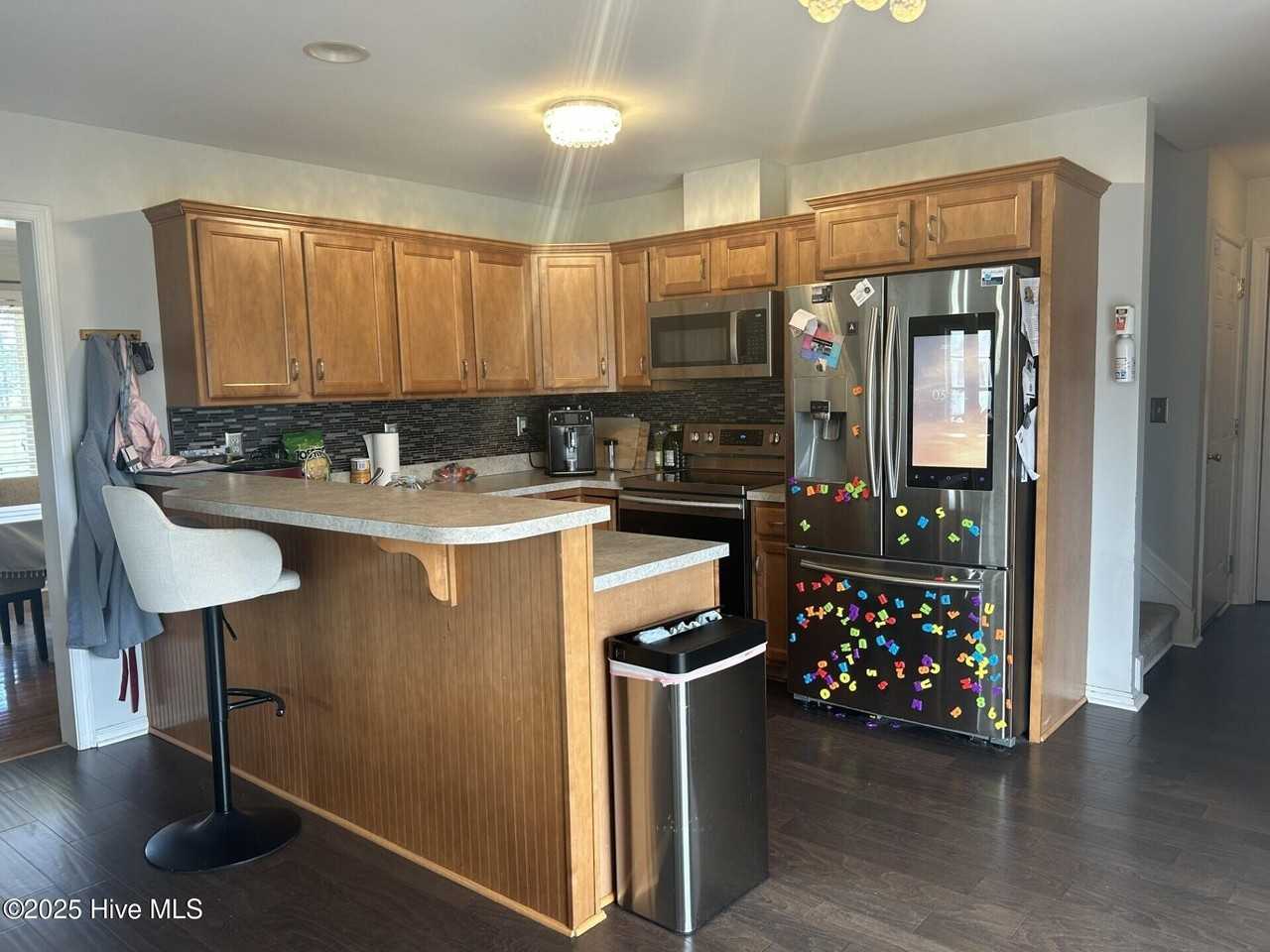 303 Queenswood Blvd - Photo 5 of 23