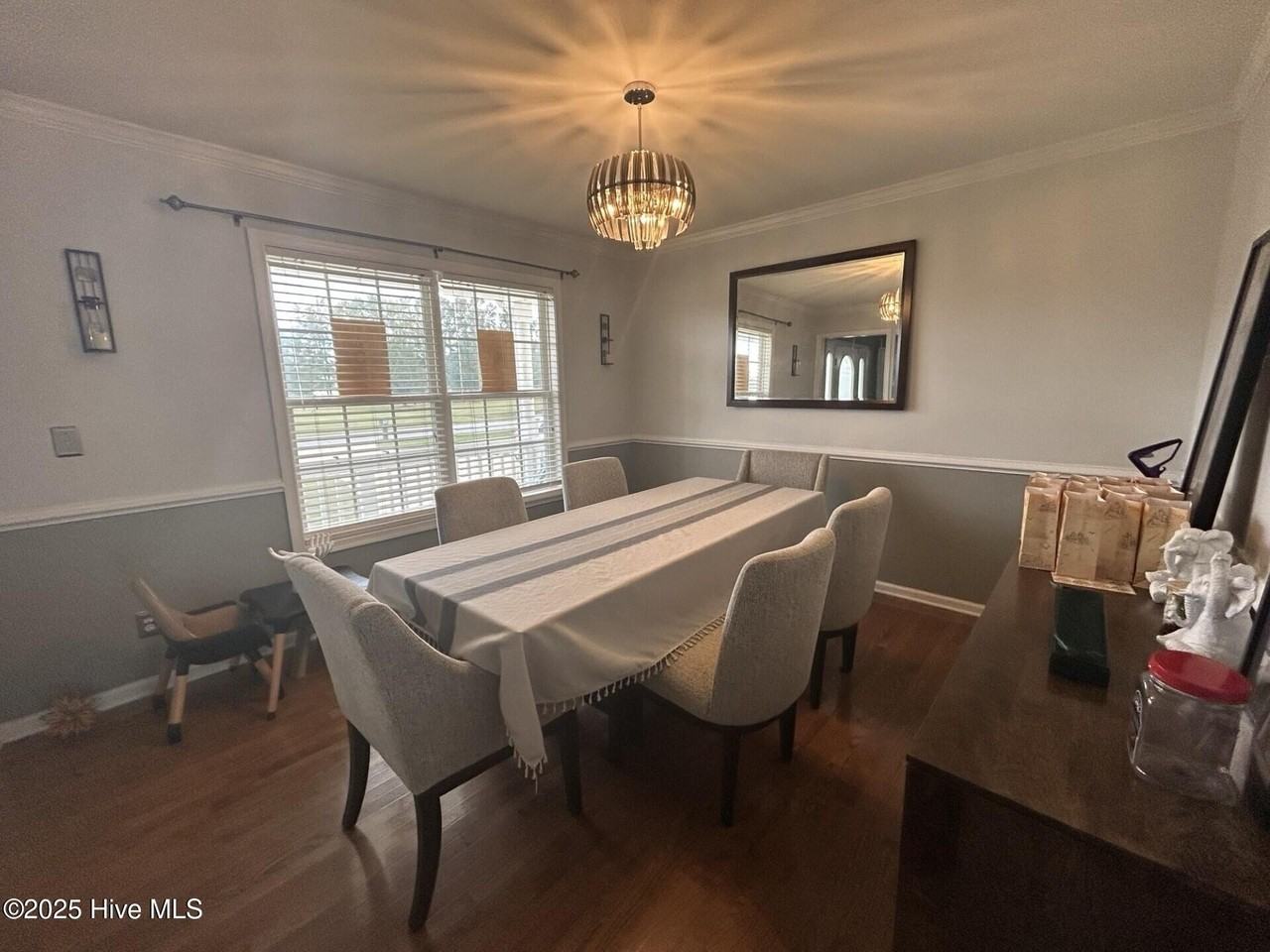 303 Queenswood Blvd - Photo 7 of 23