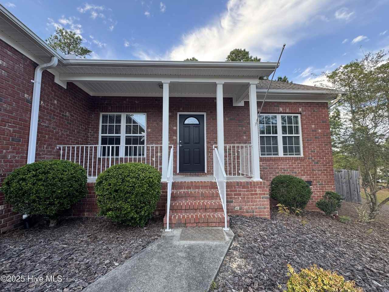 1 Van Buren Ln - Photo 4 of 38