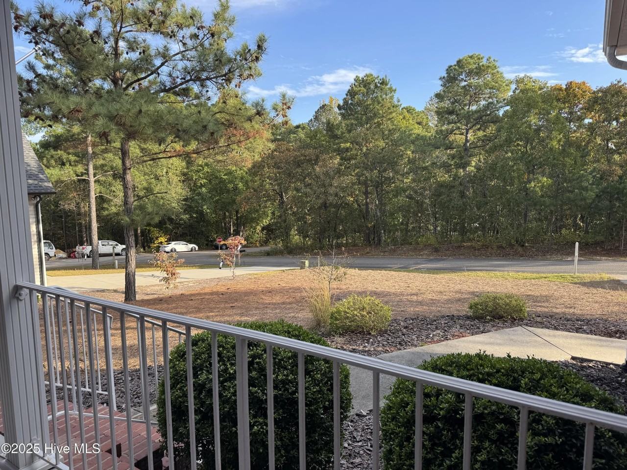 1 Van Buren Ln - Photo 5 of 38