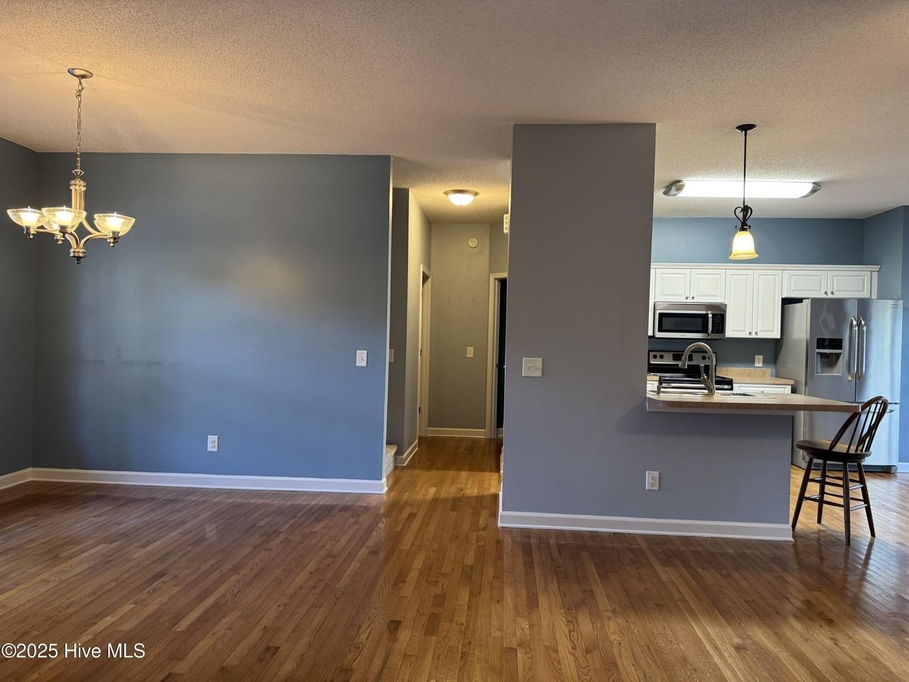 1 Van Buren Ln - Photo 7 of 38