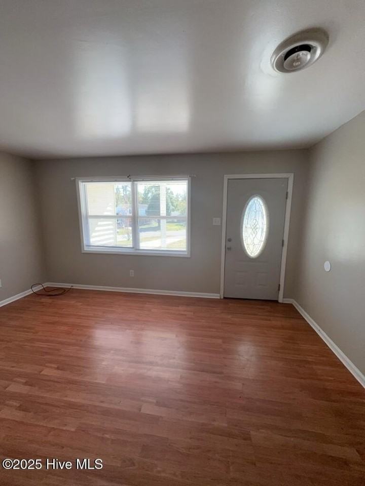 415 Sterling Road - Photo 3 of 23