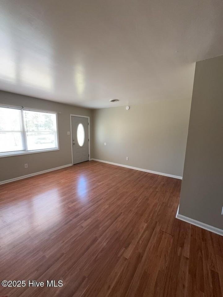 415 Sterling Road - Photo 4 of 23