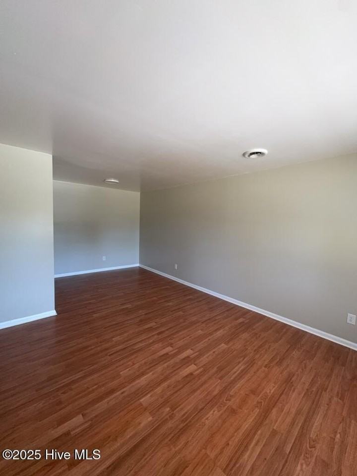 415 Sterling Road - Photo 5 of 23