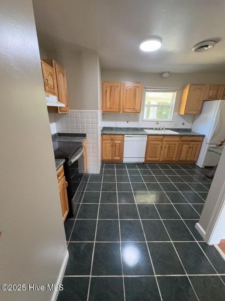 415 Sterling Road - Photo 6 of 23