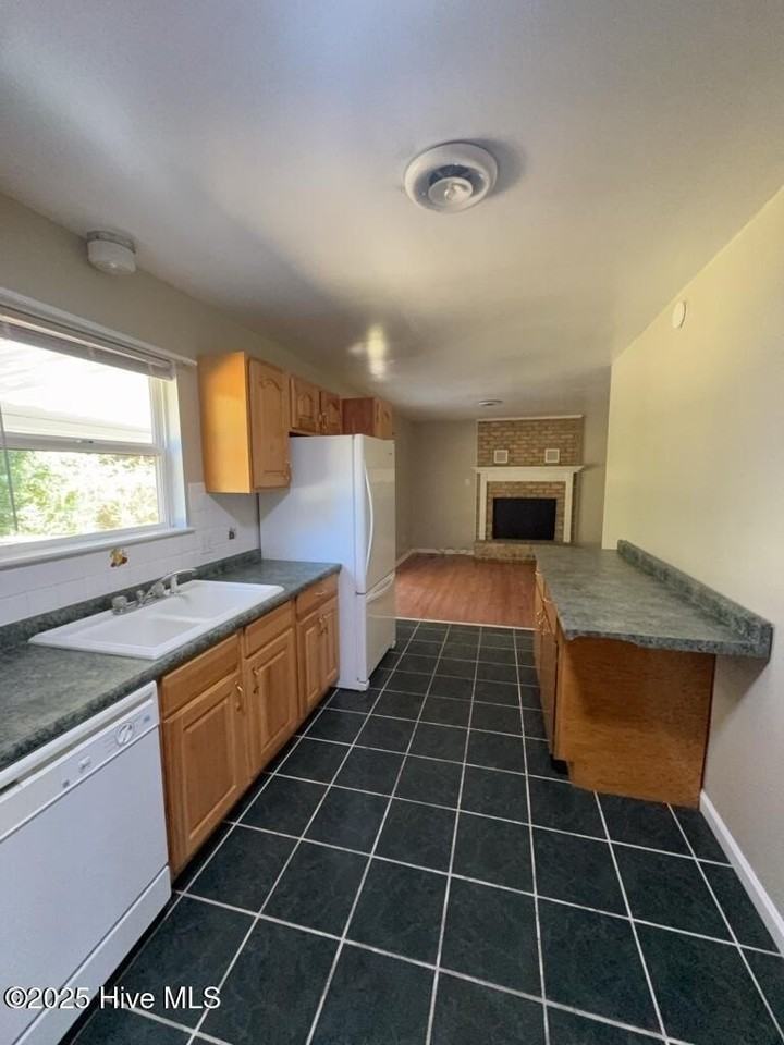 415 Sterling Road - Photo 7 of 23